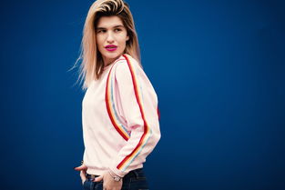 川津明日香簡介:從平凡少女到舞臺巨星的成長之路與藝術(shù)魅力解析